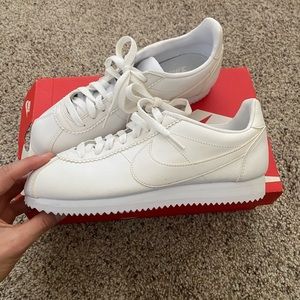 NIKE WOMENS SIZE 7 CLASSIC CORTEZ WHITE LEATHER